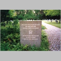 036-1016 Auf dem Friedhof in Kopenhagen - Stele in deutscher und daenischer Sprache.jpg